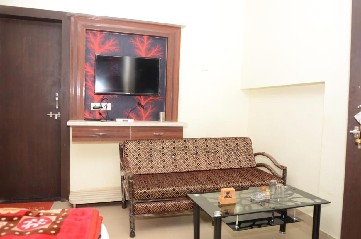 Hotel Mahak Bārān エクステリア 写真
