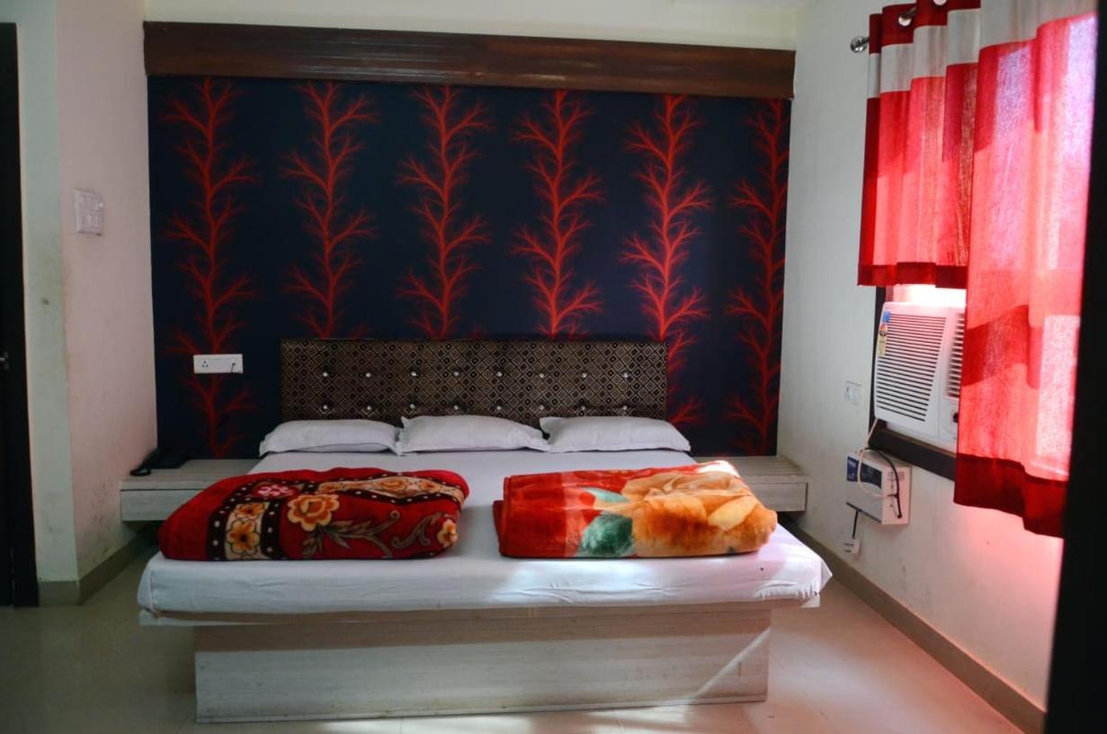 Hotel Mahak Bārān エクステリア 写真